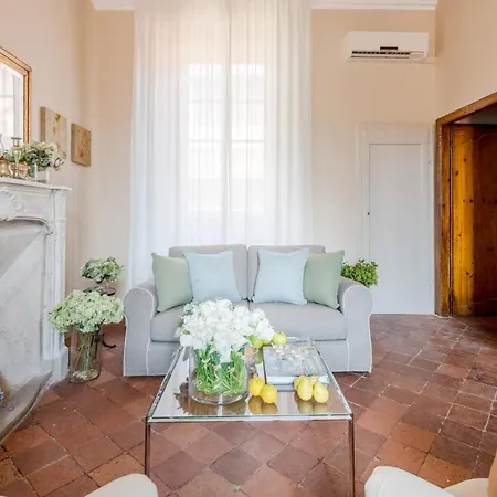 Апартаменты Antico Sogno With View In A